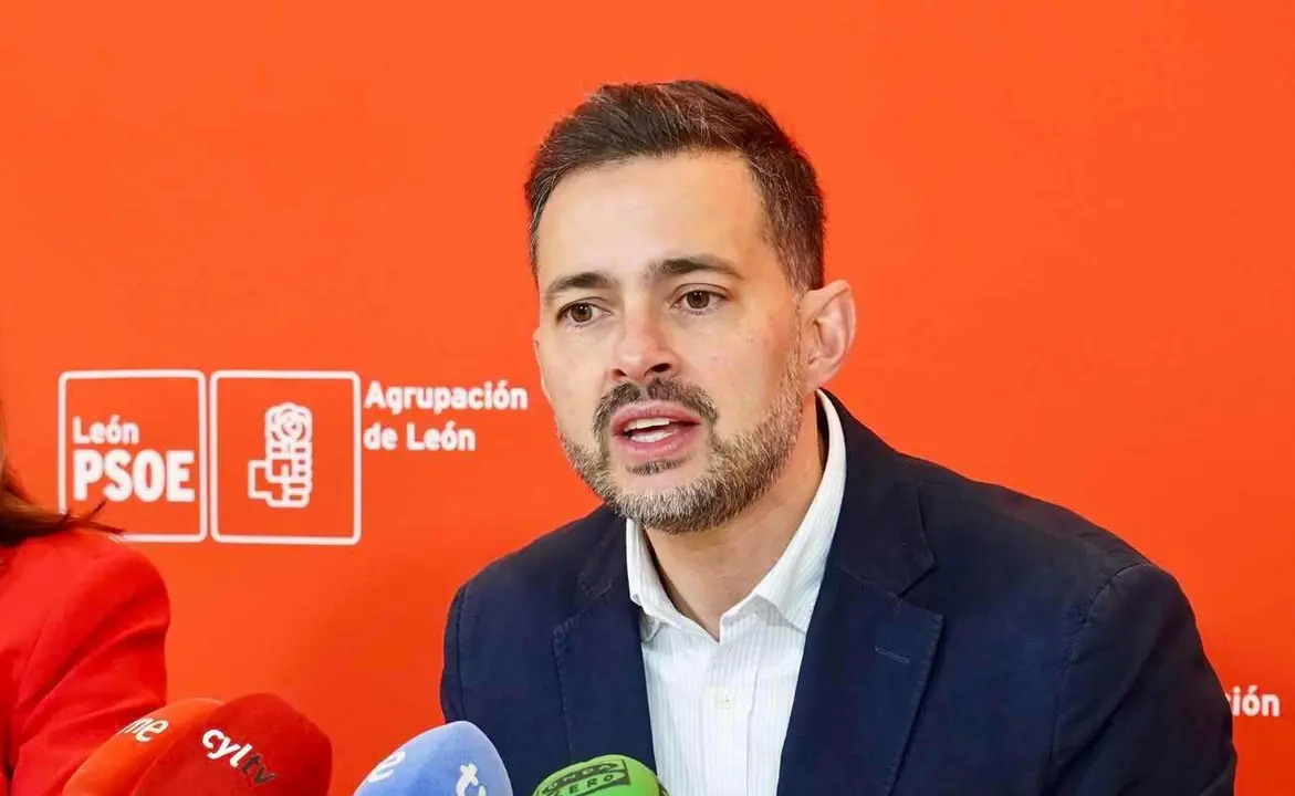 El procurador del Partido Socialista por León en las Cortes Diego Moreno, durante una rueda de prensa. Foto: Campillo