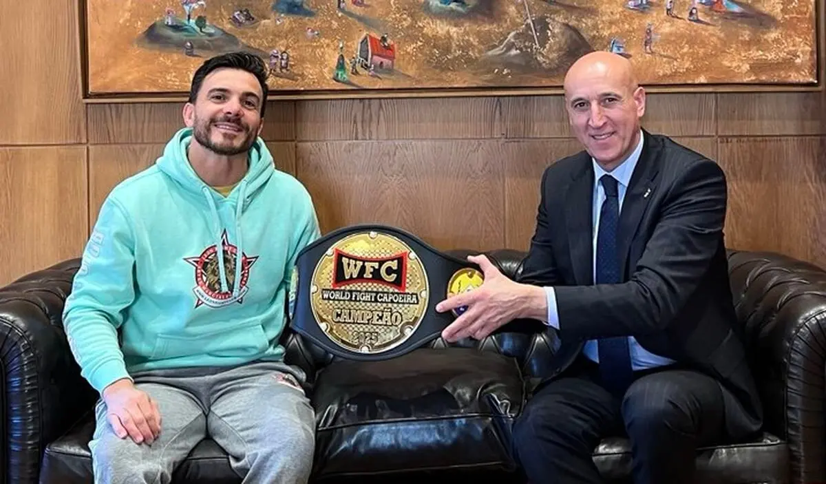 El alcalde de León recibe al Campeón Mundial de World Fight Capoeira, Marcelo Amorím Quebra-Coco.