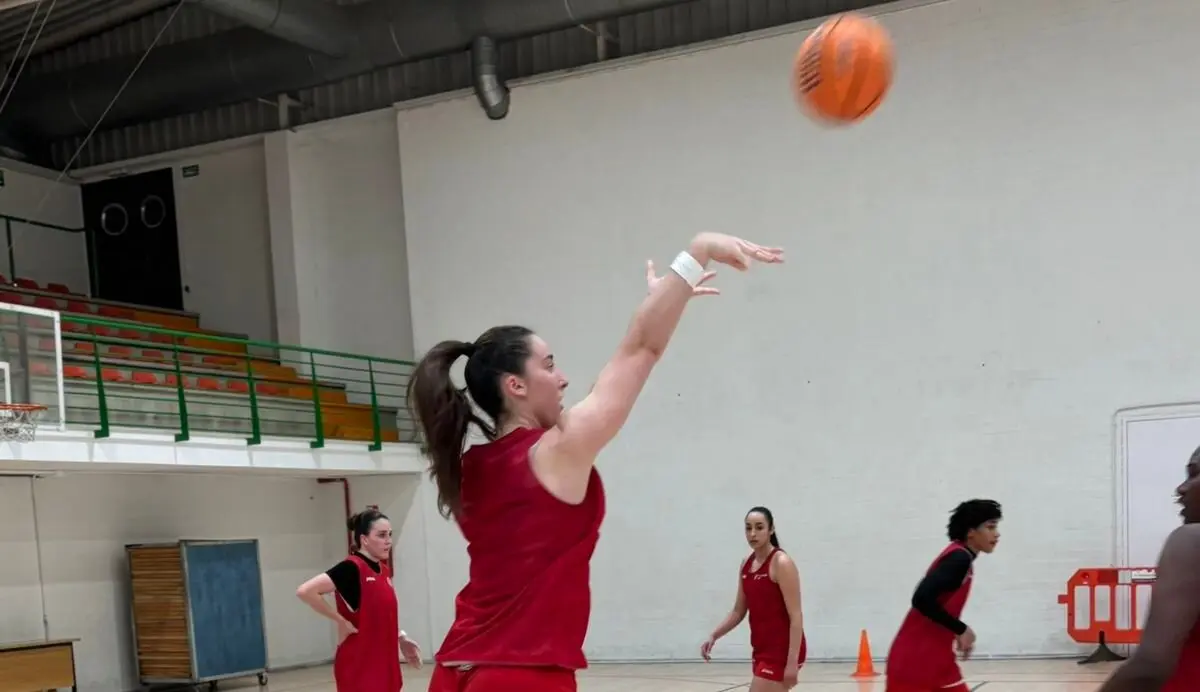 Baloncesto Femenino León durante un entrenamiento.