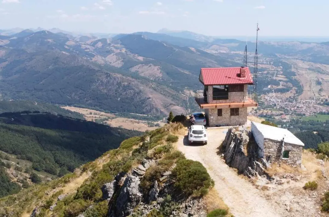 Torre de vigilancia en Pico Cueto, en León.