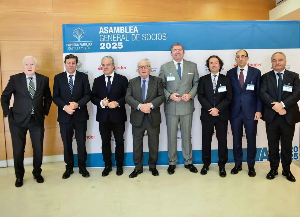 Foto de familia en la asamblea de Empresa Familiar celebrada este viernes.