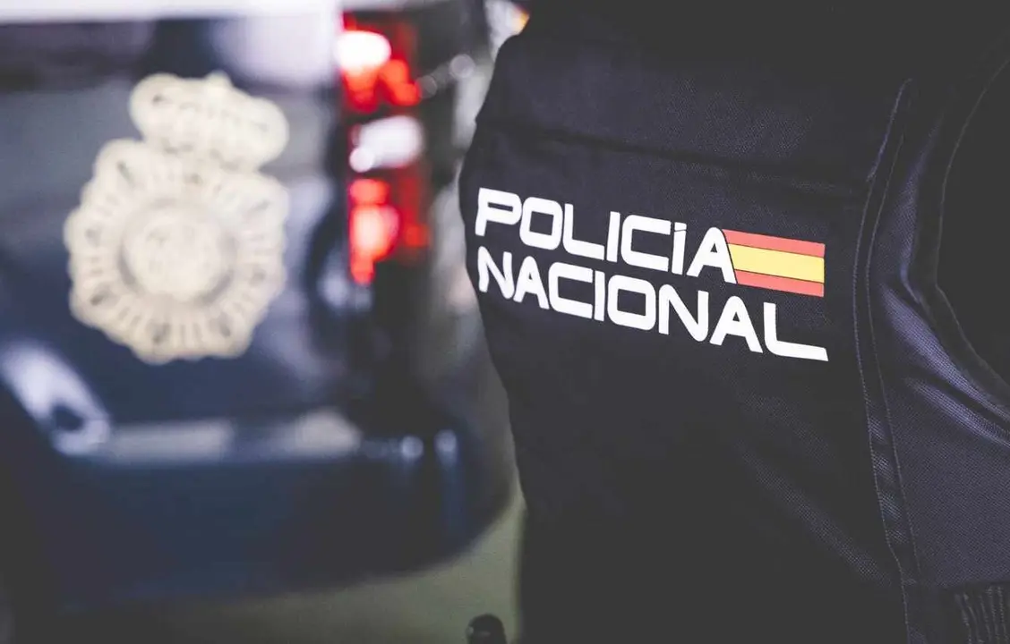 Numerosos efectivos de la Policía Nacional han participado en la operación.