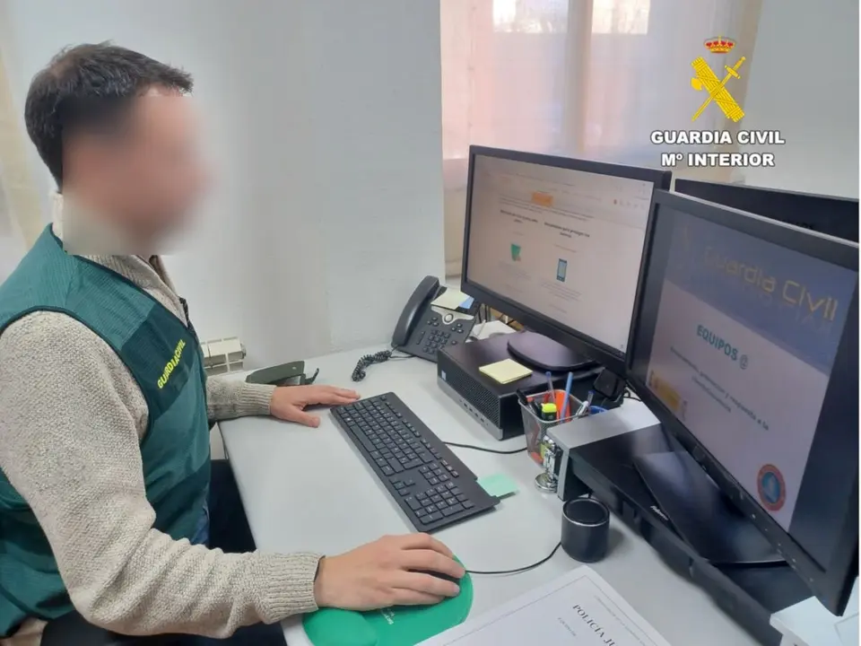 Un detenido por la comisión de ocho delitos de estafas por Internet.