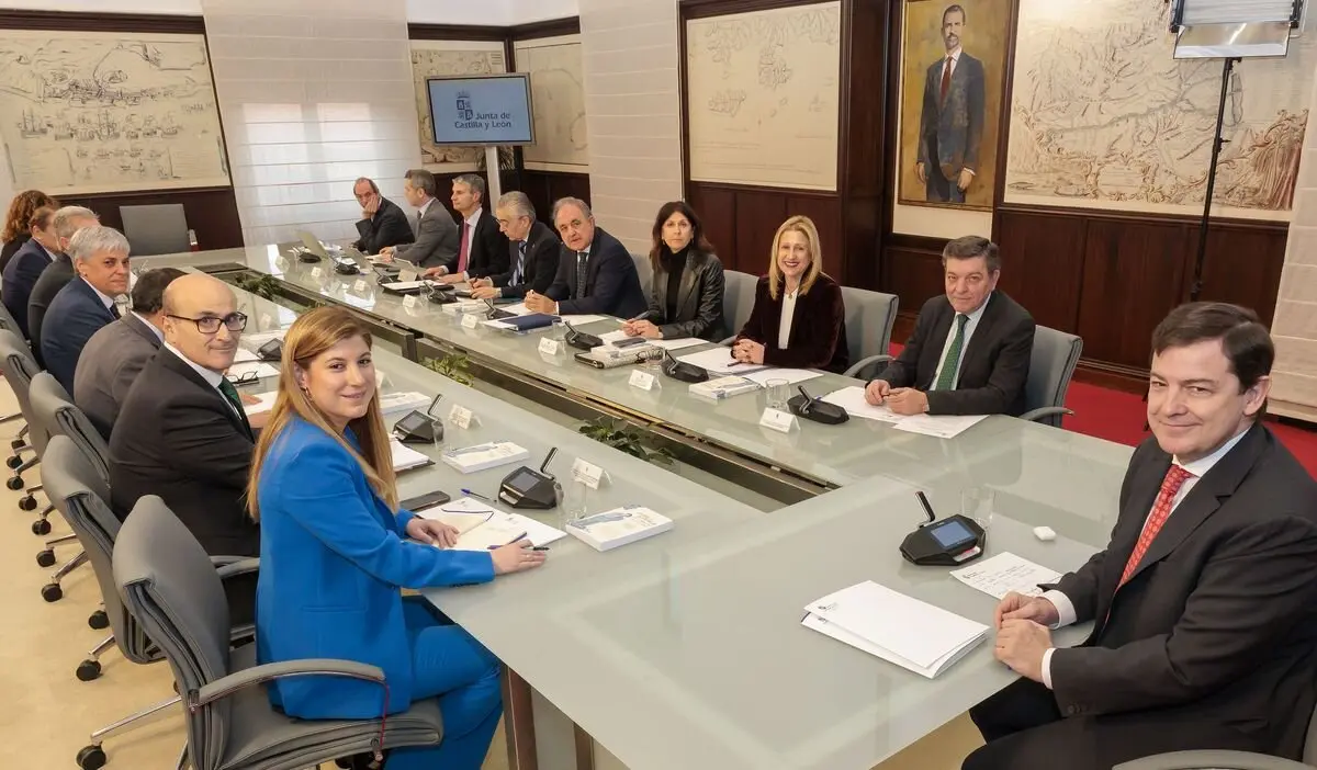 Mañueco se reúne con los delegados territoriales de las nueve provincias de Castilla y León.