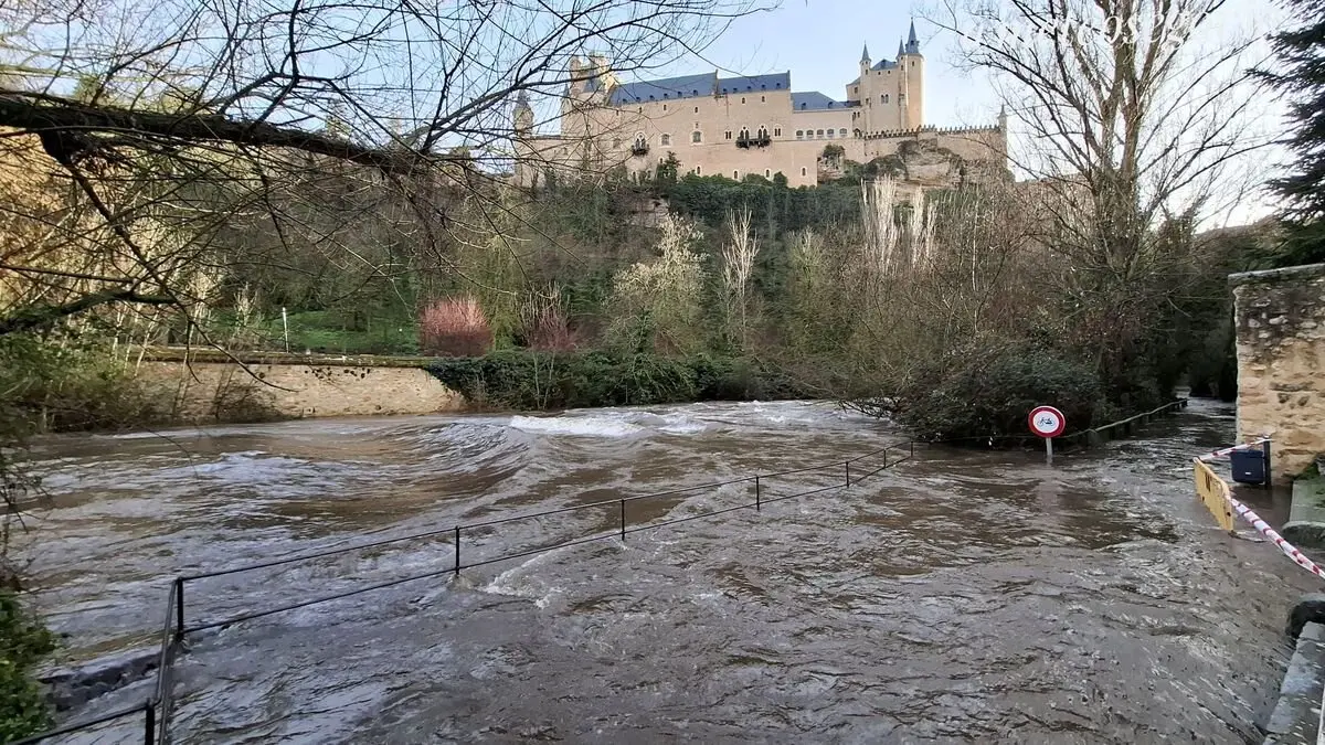 Desbordamiento del río Eresma el sábado en Segovia. Foto: meteosegovia.