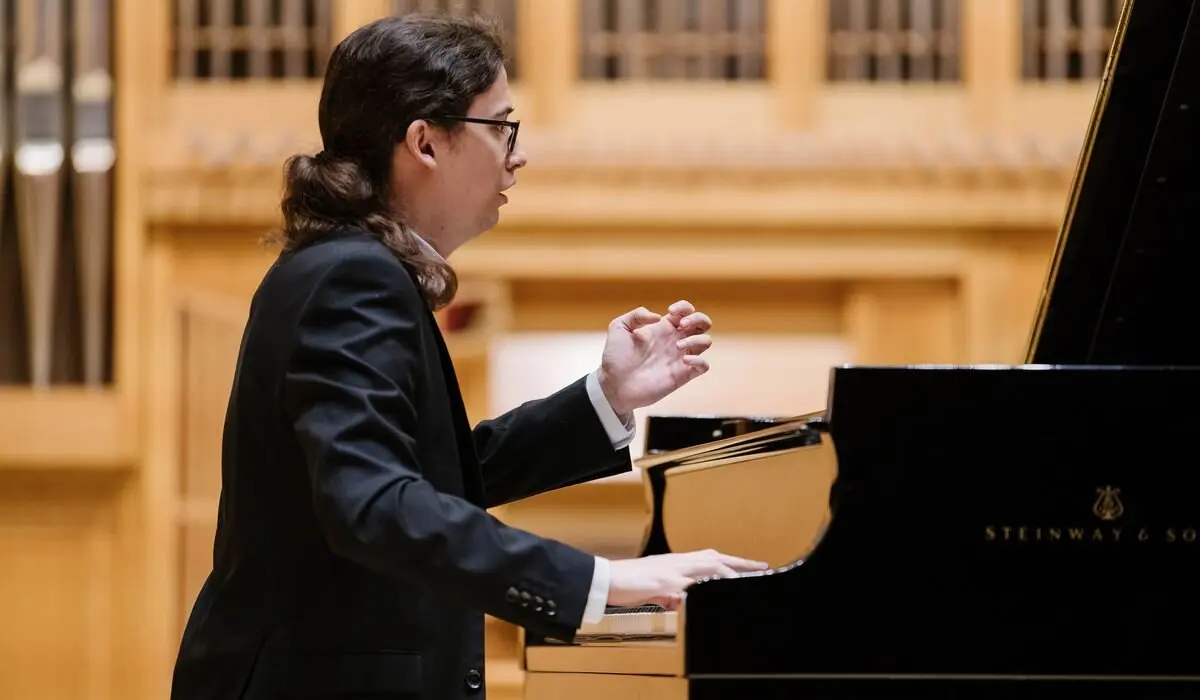 El pianista Joan Miquel Fiol protagoniza el próximo concierto de Juventudes Musicales en Ponferrada con un programa dedicado a Chopin. Foto: Juventudes Musicales España.