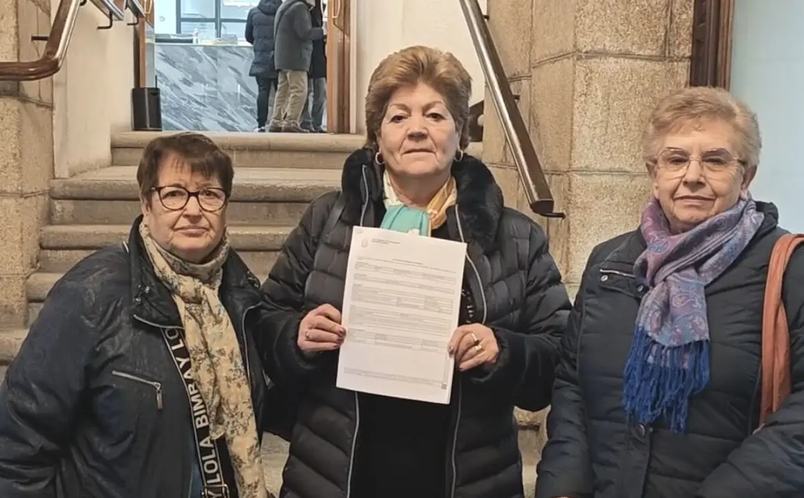 Presentación de las firmas en el Ayuntamiento de Ponferrada.