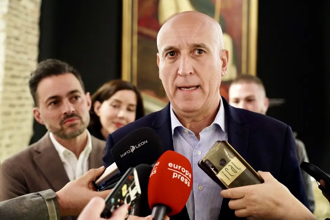 José Antonio Diez, junto a Diego Moreno y Andrea Fernández, durante un acto de las primarias en el PSOE de León. Foto: Campillo