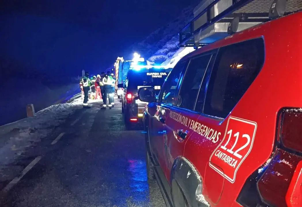 Imagen de los equipos de emergencias en el lugar del accidente.