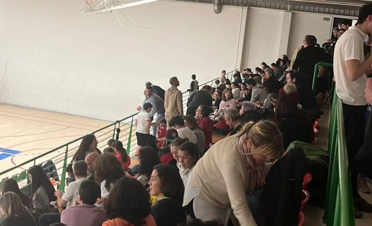 San Esteban (lleno) vibró con el Baloncesto Femenino León.