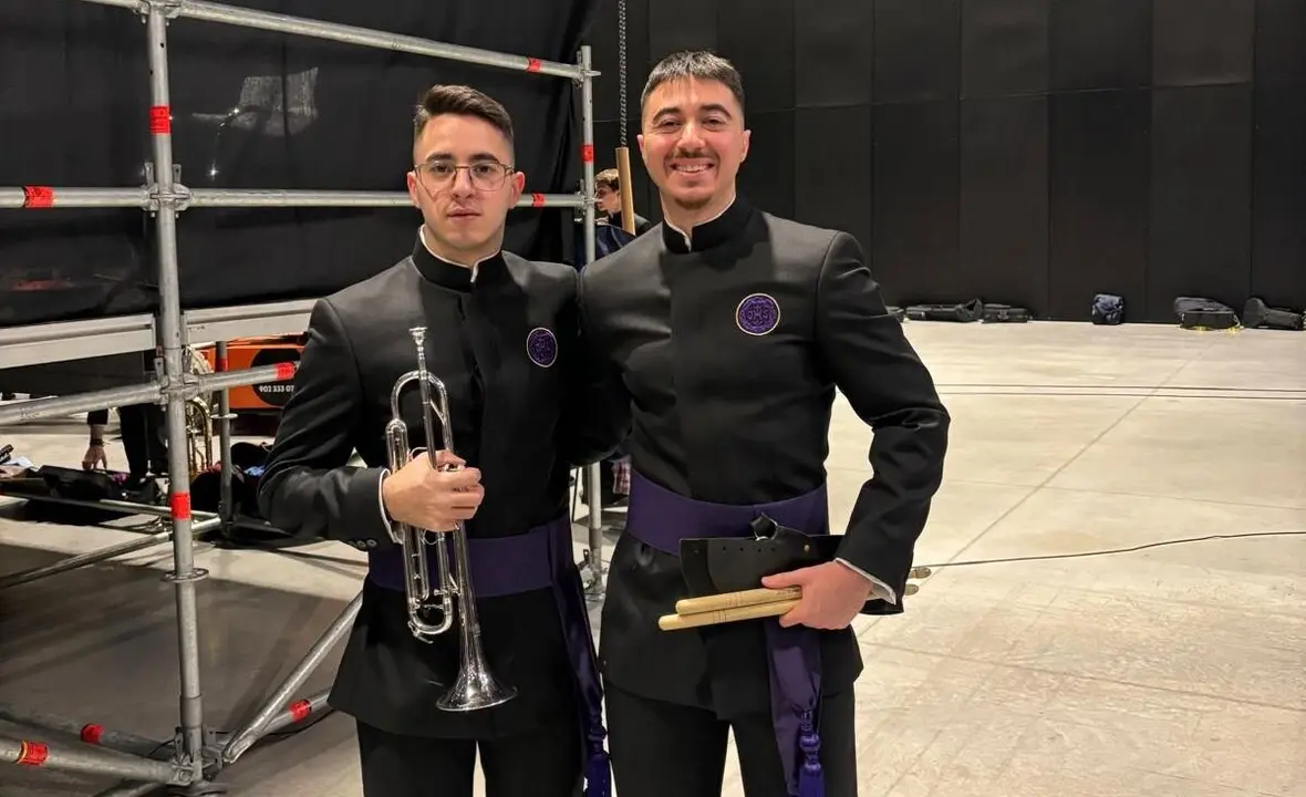 César Espinosa nos comparte una foto de su Semana Santa junto a su hermano, miembro también de la Agrupación Musical del Dulce Nombre de Jesús Nazreno.