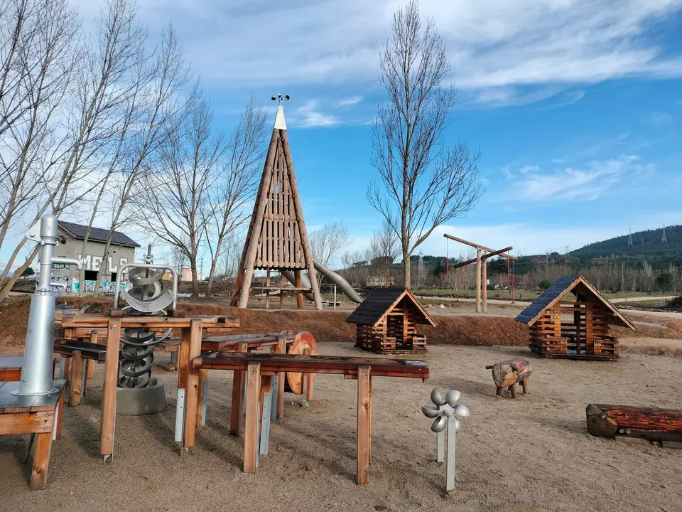 El Ayuntamiento de Ponferrada adjudica las obras de la tirolina del Parque de la Juventud.