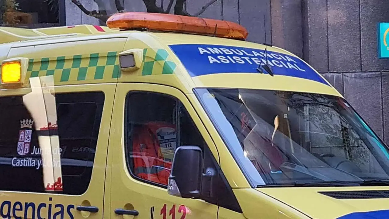 Imagen de una ambulancia de Emergencias Sacyl.