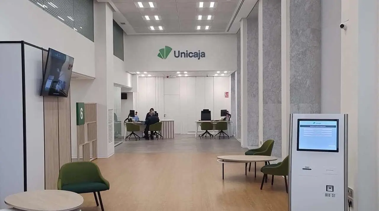 Imagen de una sucursal de Unicaja Banco.