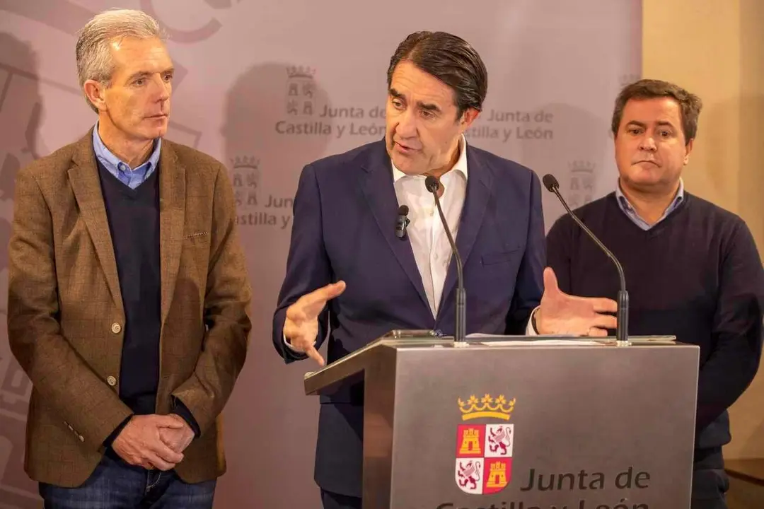 El consejero de Medio Ambiente, Vivienda y Ordenación del Territorio, Juan Carlos Suárez-Quiñones visita La crecida del Adaja inunda el sur de Ávila.