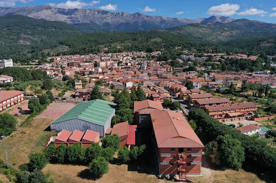 Detenido un profesor del IES Arenas de San Pedro (Ávila) por presunto acoso sexual a alumnas.