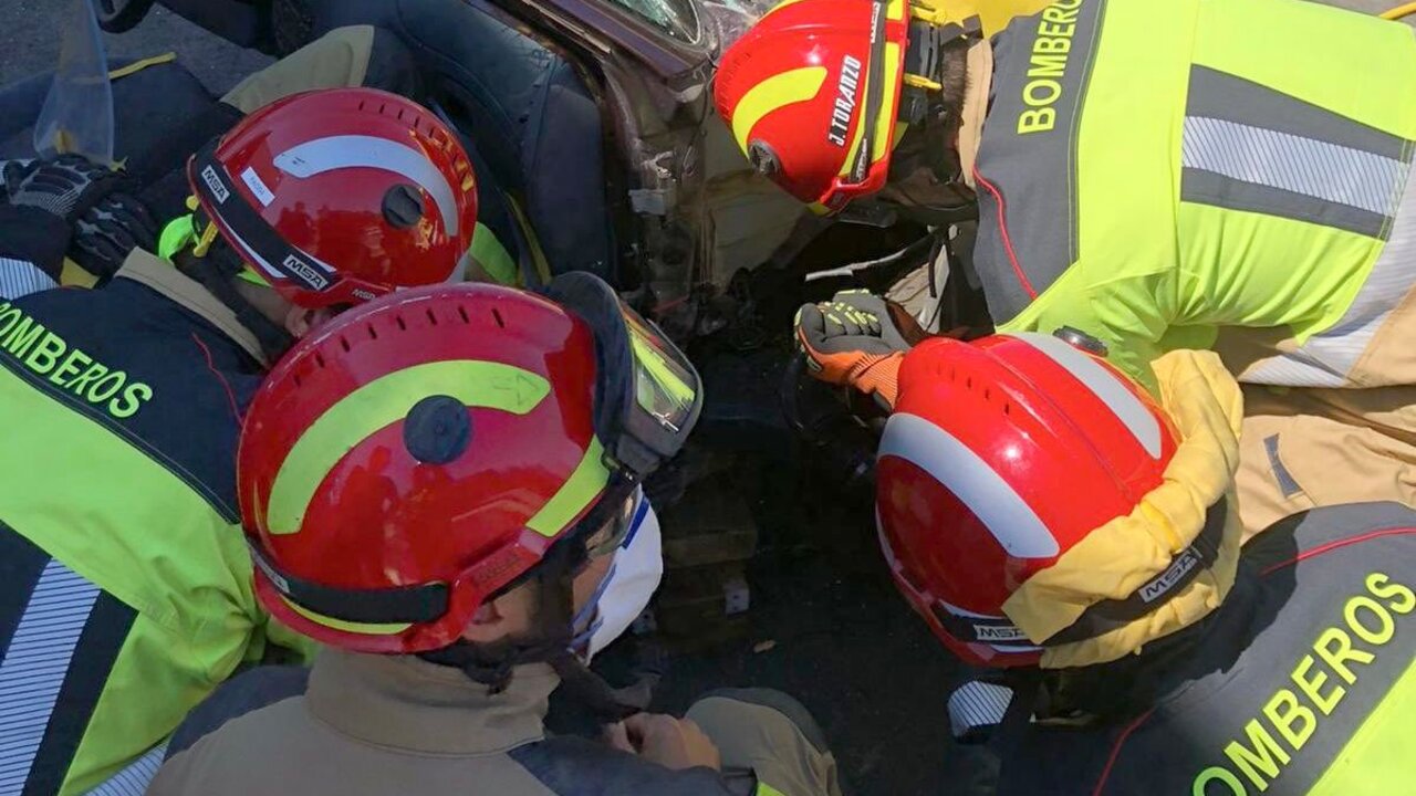 Bomberos Diputación de León, durante un simulacro de accidente.