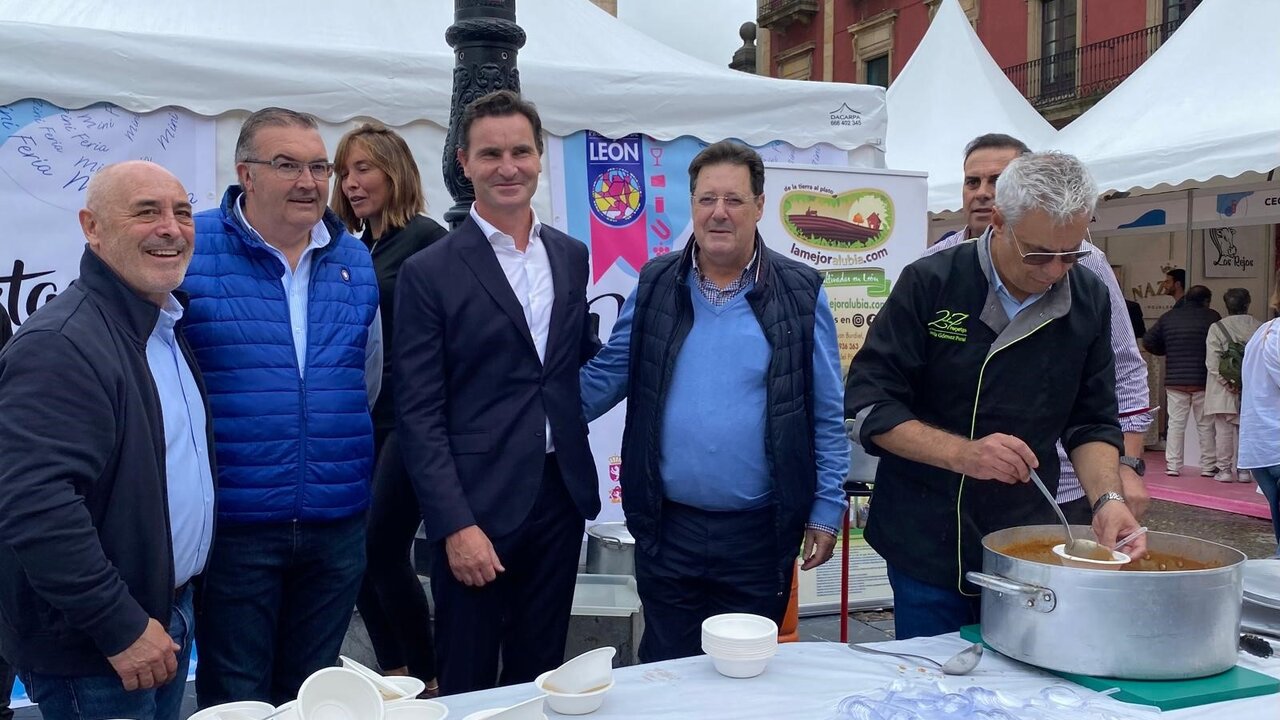 Imagen de la alubiada protagonizada por los productos de León en Gijón.