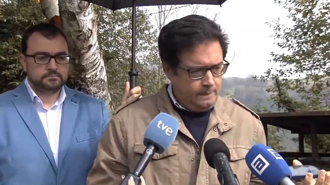 Óscar López, durante su intervención ante la prensa.