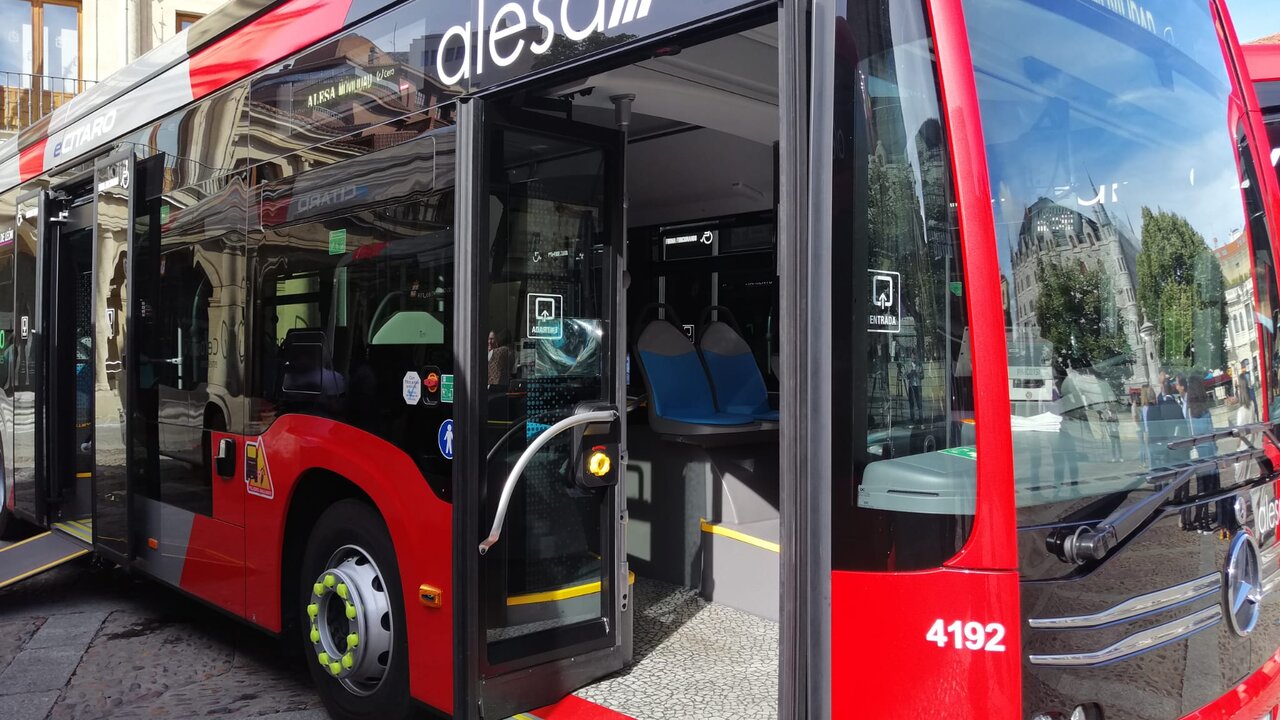 Los buses urbanos en la provincia limitarán sus líneas con servicios mínimos.