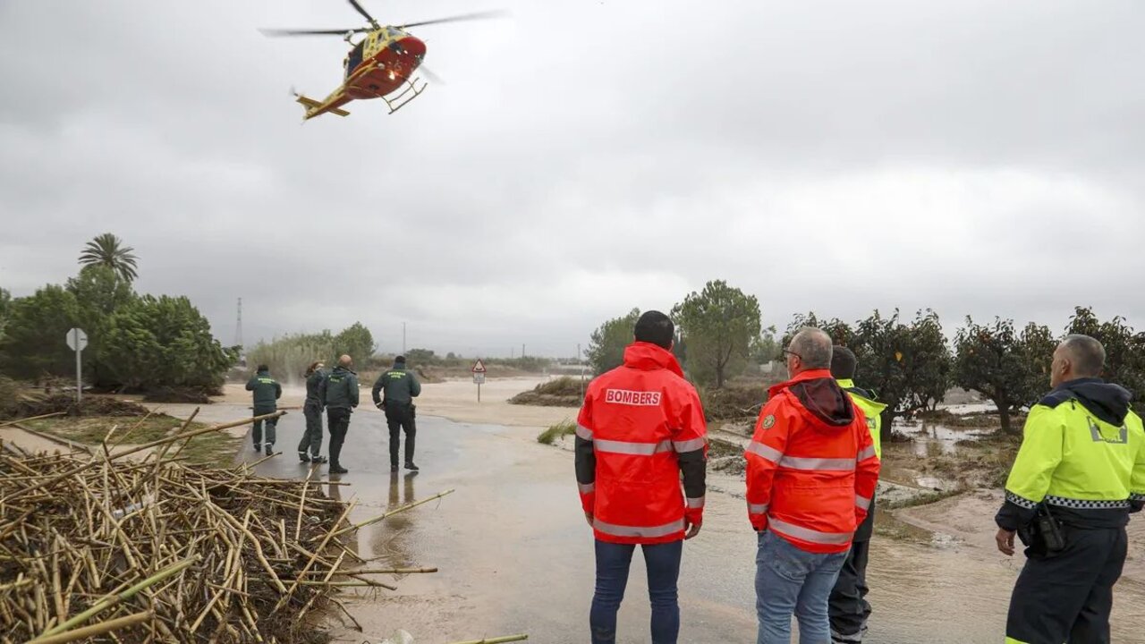 Imagen de los equipos de rescate en una de las zonas inundadas.