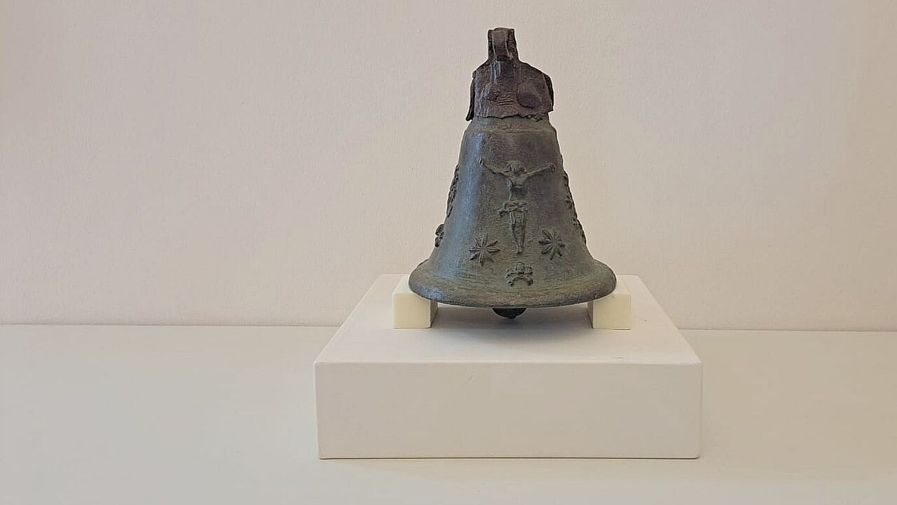 El Museo de los Caminos del Palacio Gaudí de Astorga presenta como pieza del mes de noviembre una campana del siglo XVII elaborada en bronce fundido y hierro.