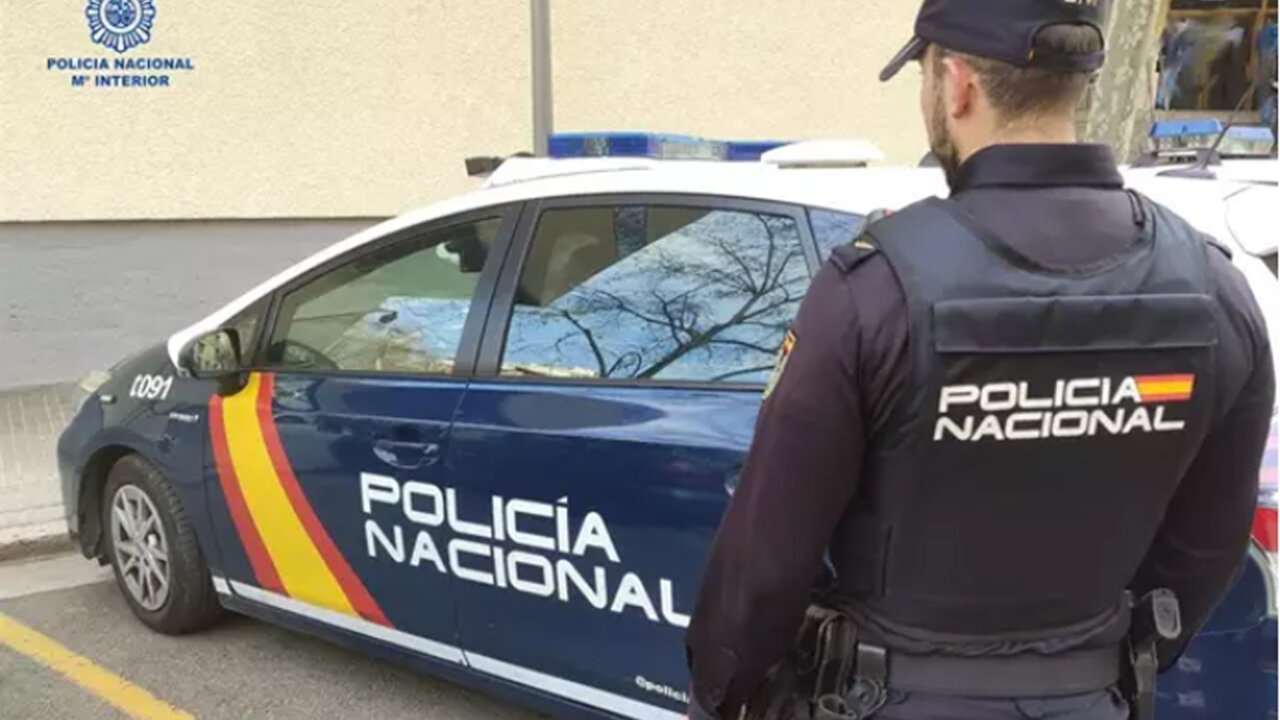 Efectivos de la Policía Nacional, durante una  intervención.