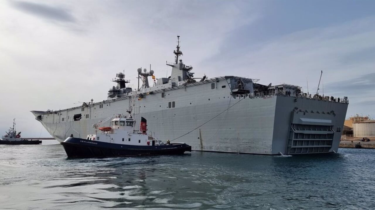 Buque Galicia de la Armada llega a Valencia para ayudar a los afectados por la DANA.