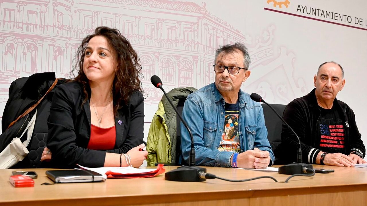 Representantes de Comisiones Obreras, la Unión General de los Trabajadores, la Confederación General del Trabajo y la Unión Sindical Obrera de León informan sobre la manifestación 10 de noviembre por el futuro de la provincia. Foto: Campillo