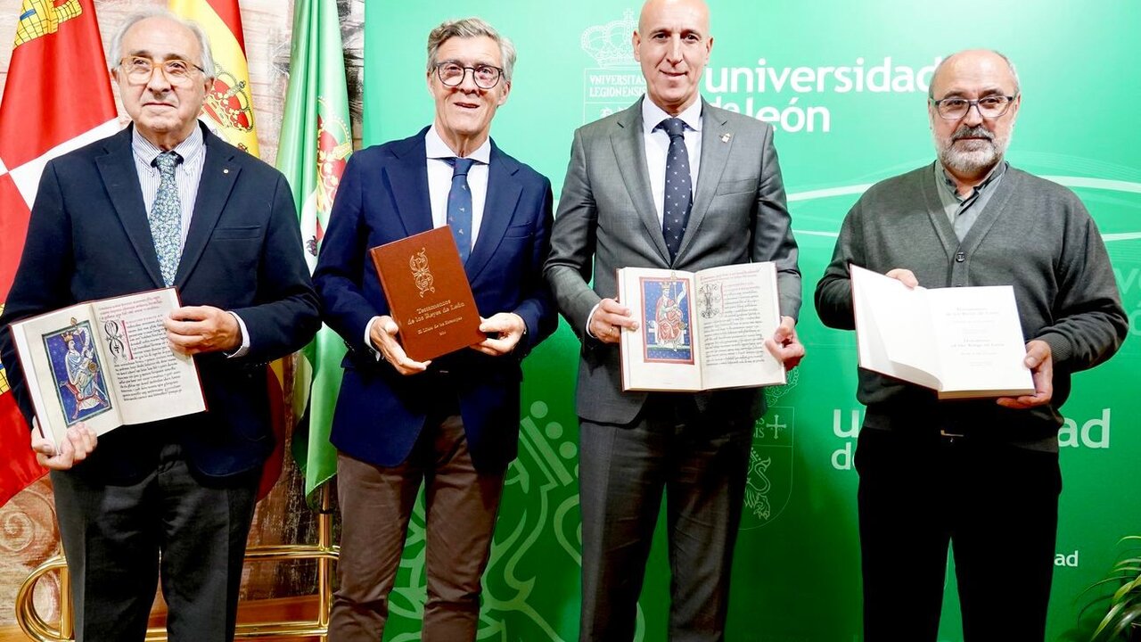 Acto de presentación del libro Testamentos de los Reyes de León. El libro de las Estampas, con la asistencia del alcalde de León, José Antonio Diez; el presidente del Consejo Social de la ULE, Javier Cepedano, el deán de la Catedral de León, Florentino Alonso, y el presidente de la Asociación Española de Historia de la Veterinaria, Francisco Rojo. Foto: Campillo