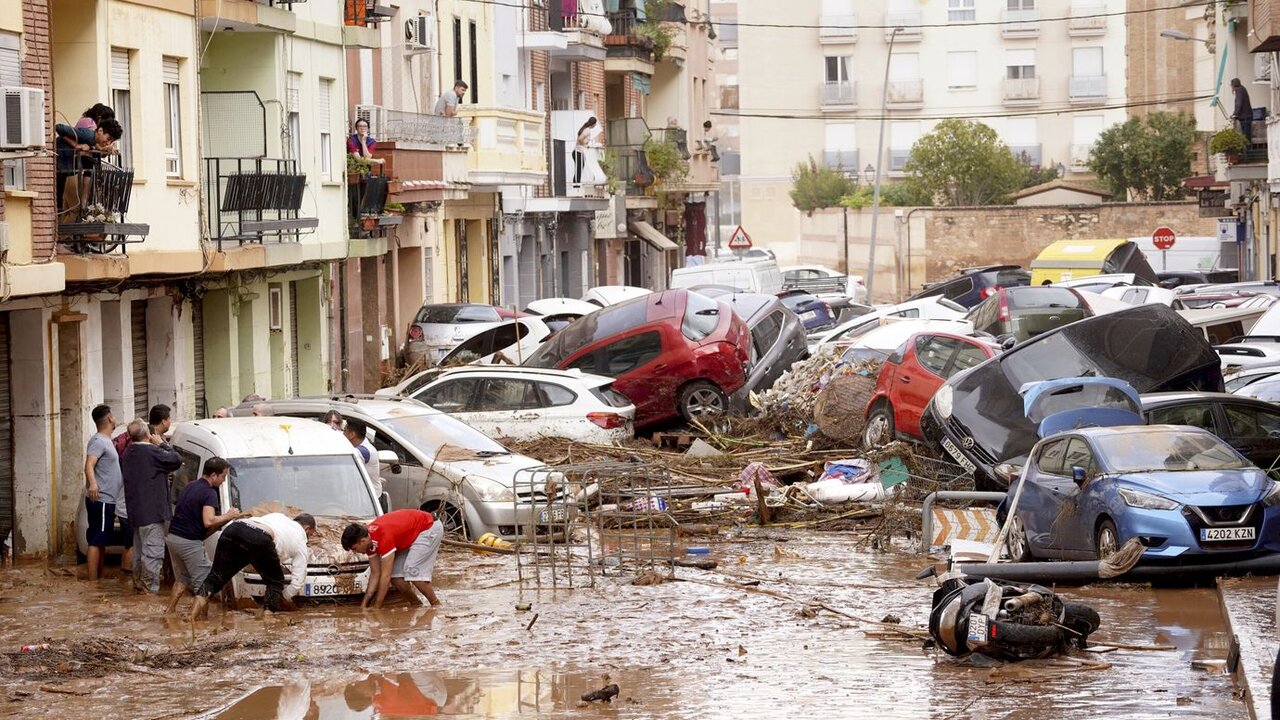 Imagen de una de las calles afectadas por la riada.