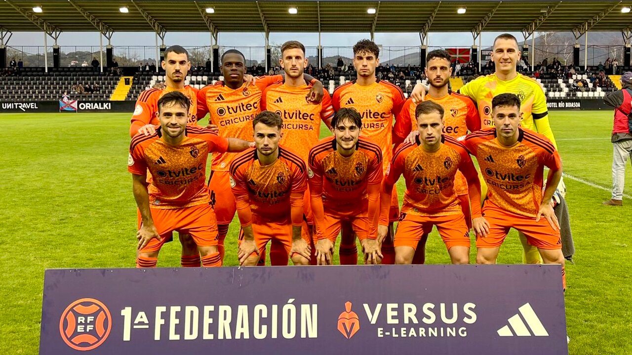 El once inicial de la Ponferradina, momentos antes de saltar sobre el terreno de juego.