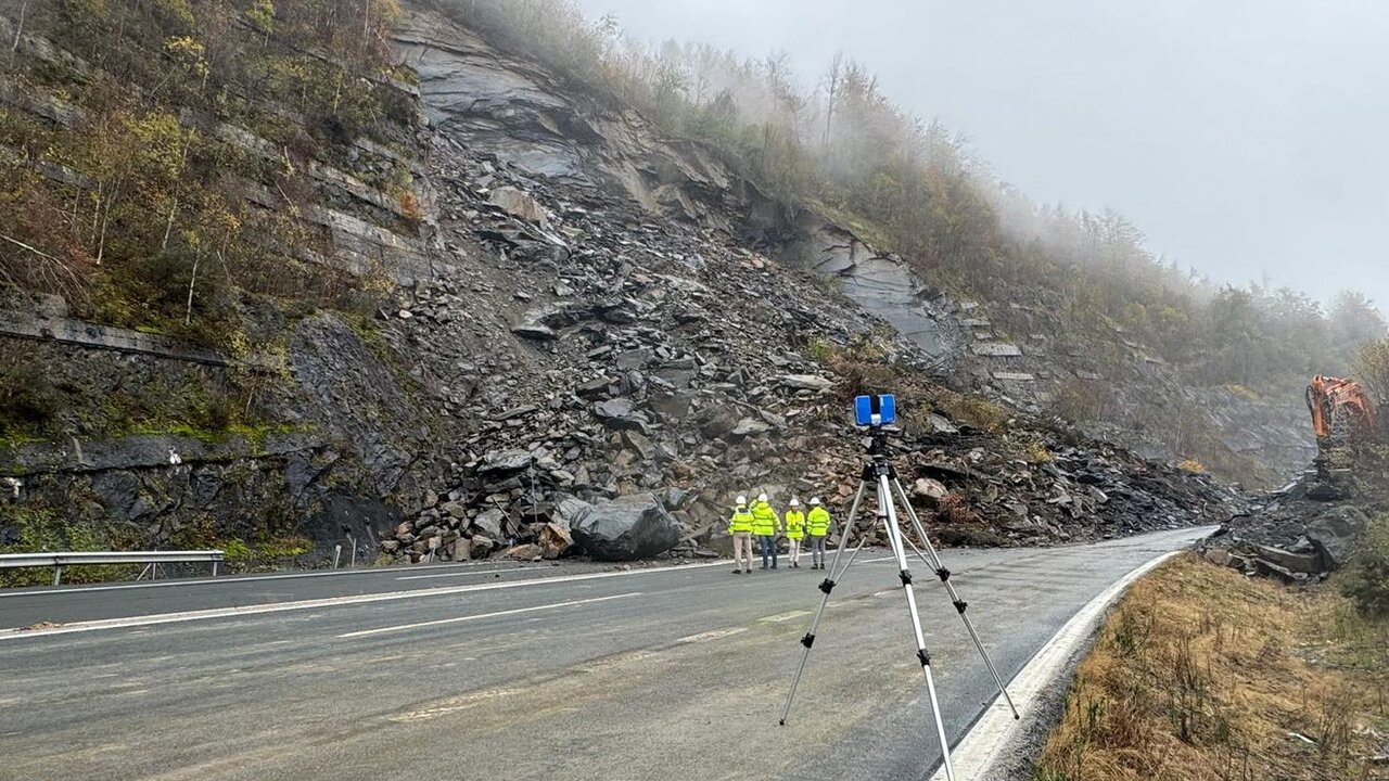 Trabajos de adecuación en la zona del argayo en la AP-66 León-Asturias.