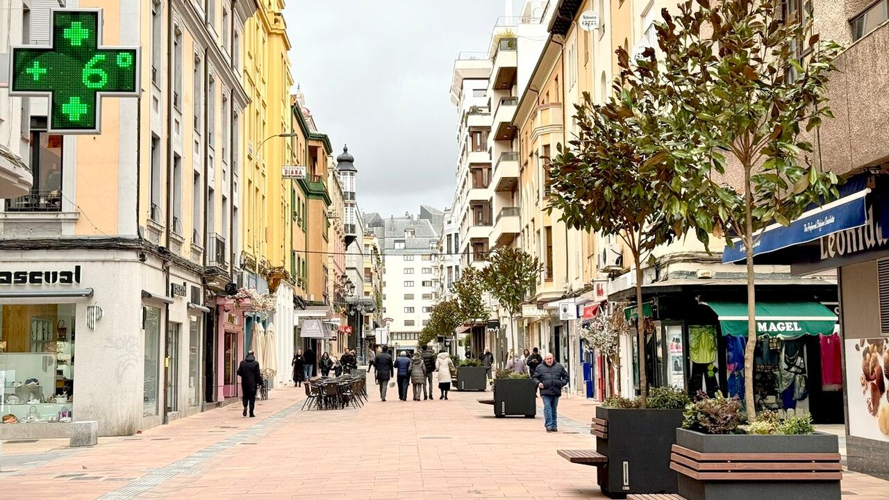 Imagen de la calle Gil y Carrasco, una de las afectadas por la nueva normativa aplicada desde el Ayuntamiento de León.