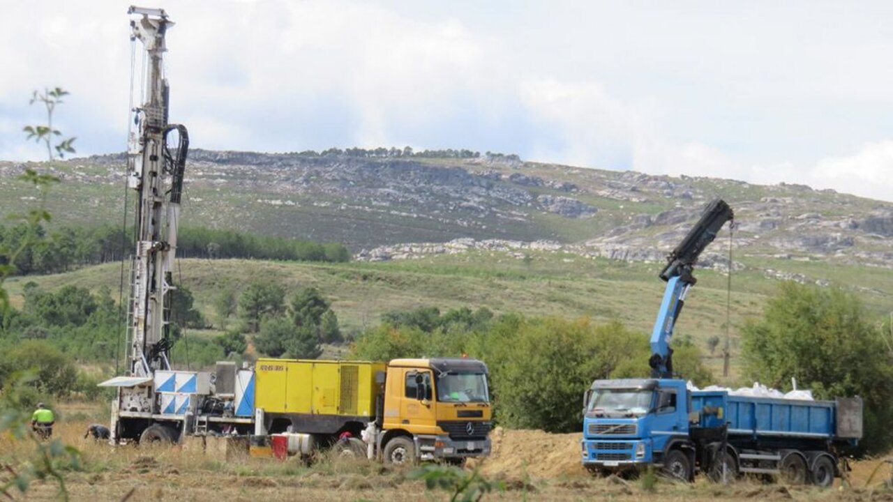 Imagen de los primeros sondeos en la zona en la que se pretende ubicar la planta embotelladora.