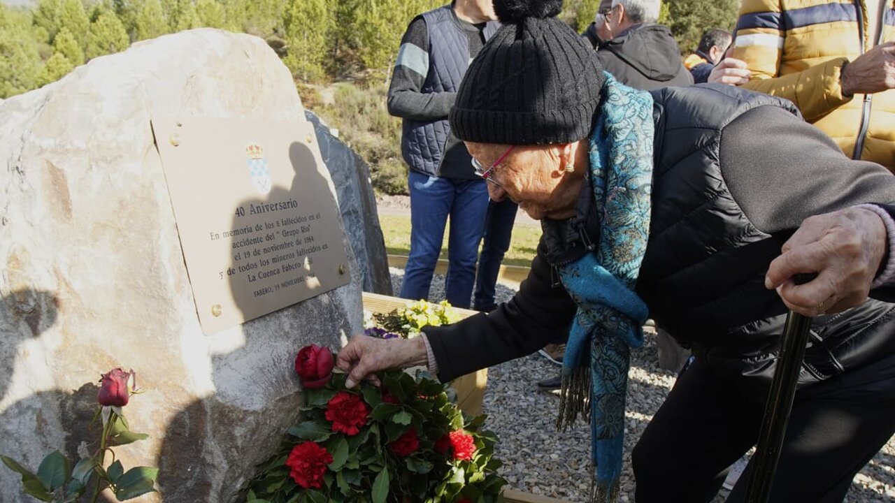 Inauguración el Memorial Minero en recuerdo a los trabajadores fallecidos en el accidente de la mina de Combustibles de Fabero del Grupo Río en Fabero, del que se cumplen 40 años. Foto: César Sánchez