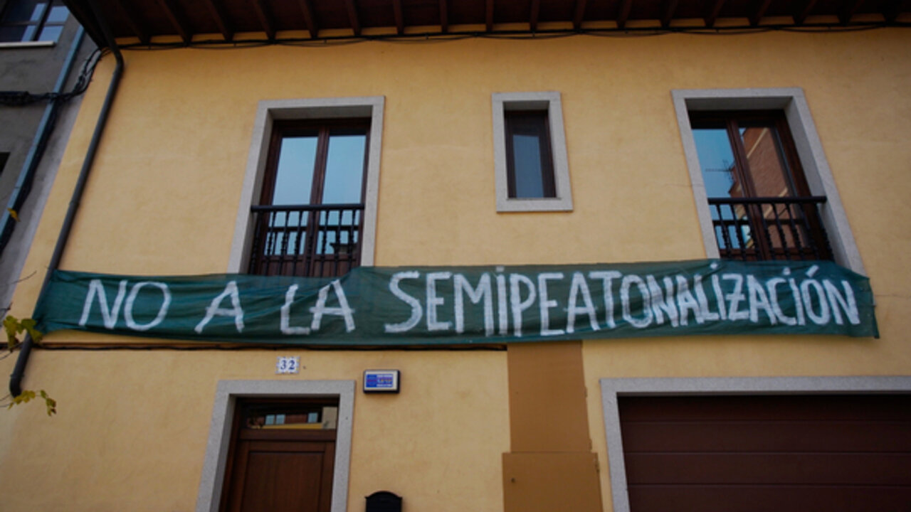 Proyecto de semipeatonalización en  Ponferrada. El Ayuntamiento considera que la oposición vecinal remitirá a medida que avance.