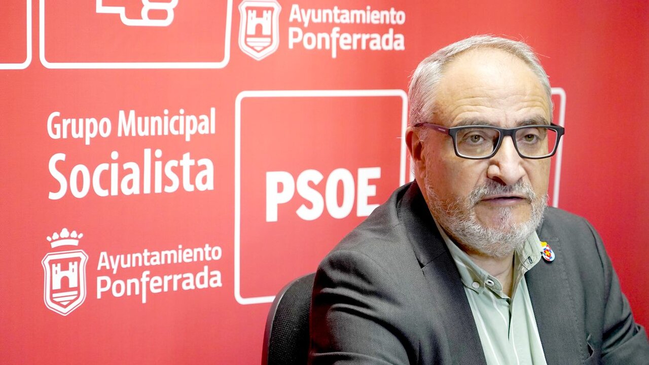 Comparecencia del portavoz del grupo municipal socialista en el Ayuntamiento de Ponferrada , Olegario Ramón. Foto: César Sánchez