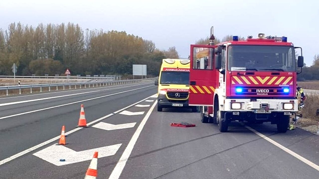 Equipos de emergencia intervienen en un accidente ocurrido en la provincia de Burgos.