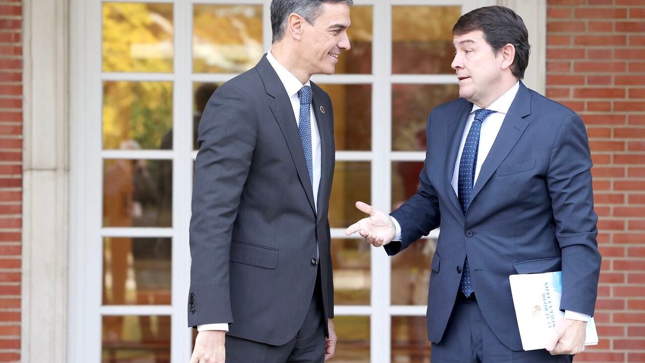 Los presidentes del Gobierno, Pedro Sánchez, y la Junta de Castilla y León, Alfonso Fernández Mañueco, se reúnen en La Moncloa.