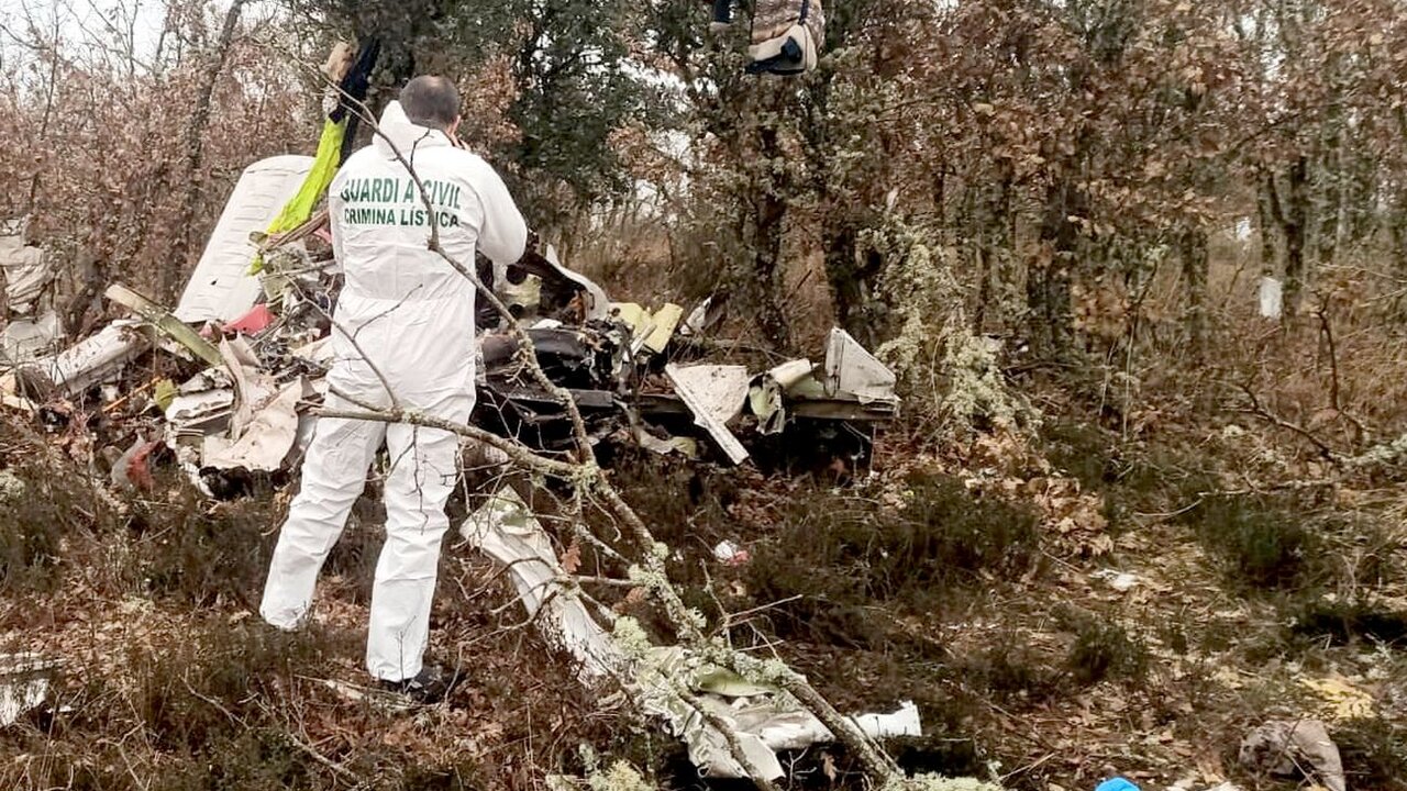 Imagen de la avioneta accidentada facilitada por la Guardia Civil.