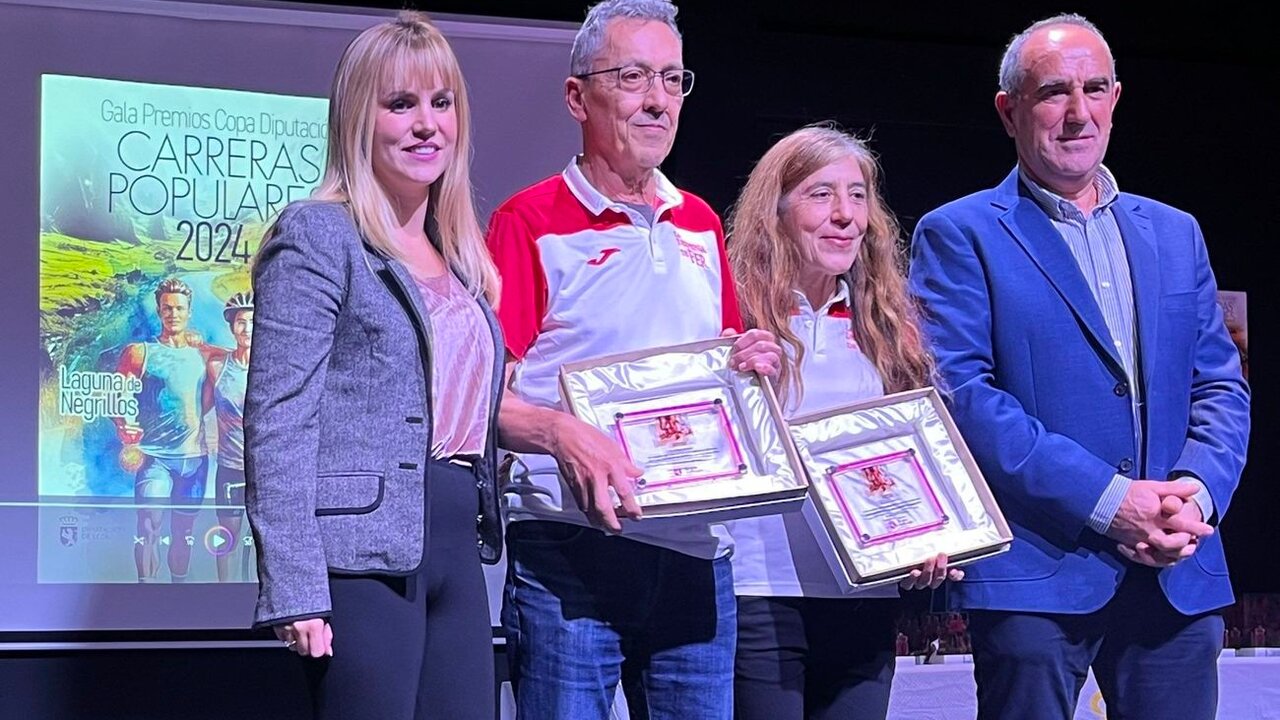 Laguna de Negrillos ha acogido la gala de clausura de la XIV Copa Diputación de Carreras Populares, que este año ha contado con 645 deportistas, y la diputada de Deportes, Patricia Martínez, ha participado en la entrega de premios, junto al alcalde anfitrión, Isidro García.