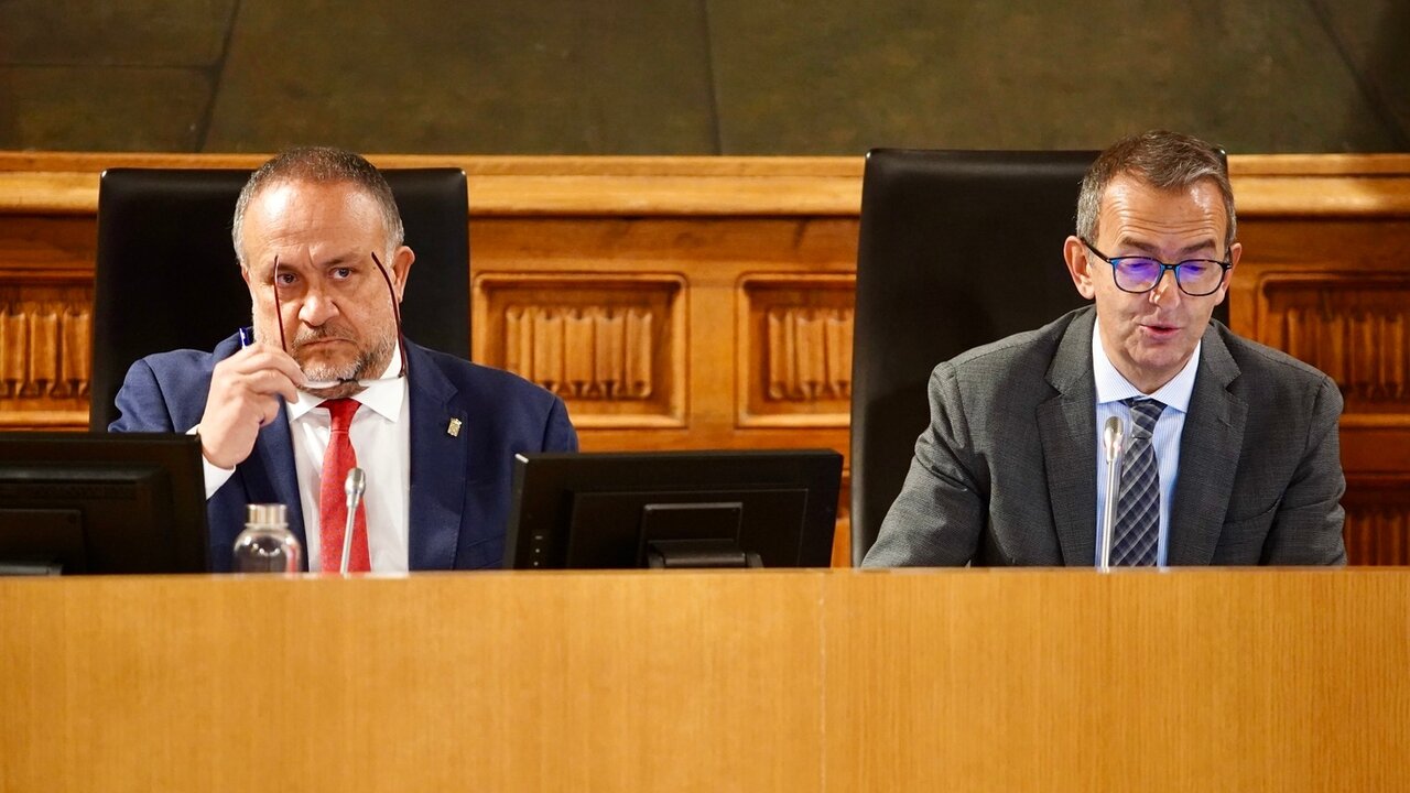 La corporación de la Diputación de León celebra el pleno ordinario correspondiente al mes de noviembre, en cuyo orden del día se incluye la aprobación inicial del presupuesto para el próximo ejercicio. Foto: Campillo