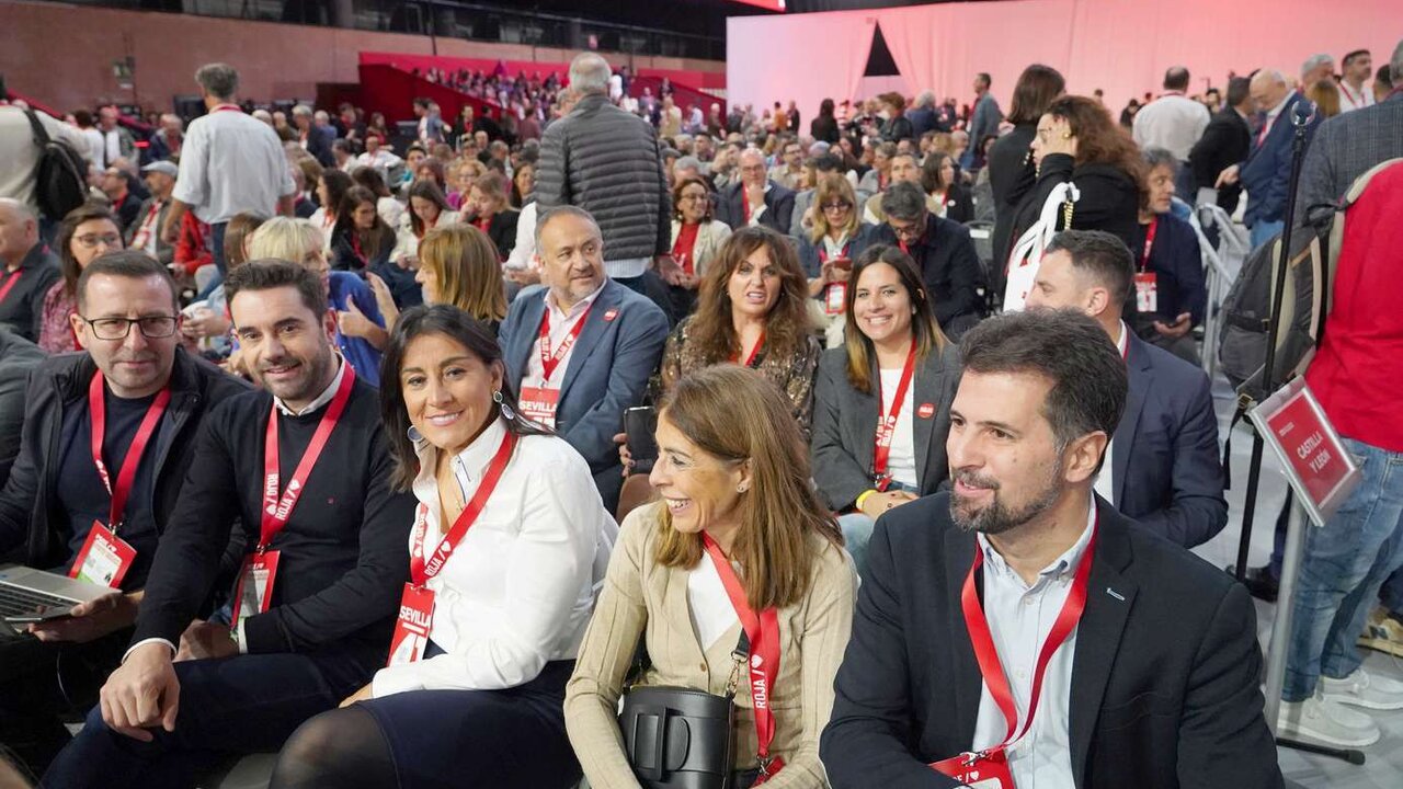 El secretario general del PSCyL, Luis Tudanca, junto a la delegación castellano y leonesa en la inauguración del 41 Congreso Federal del PSOE. Foto: MIriam Chacón