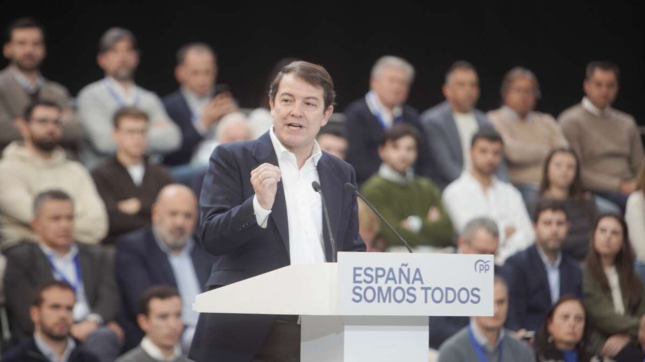 El presidente del PPCyL y de la Junta, Alfonso Fernández Mañueco, acusó a los socialistas de la Comunidad de “traicionar a esta tierra” con su apoyo a Pedro Sánchez en el Congreso de Sevilla. Foto: Rubén Cacho