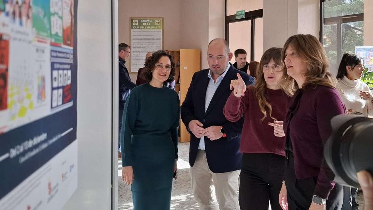 El hall de la Casa del Estudiante del Albéitar acoge hasta una inauguración que hace un recorrido por las campañas de la ONG en los últimos 20 años sobre las enfermedades de transmisión sexual.