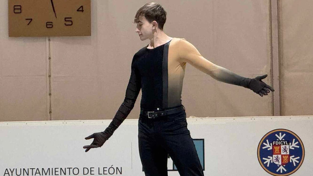 Un instante de la inauguración de la pista de  hielo de León.