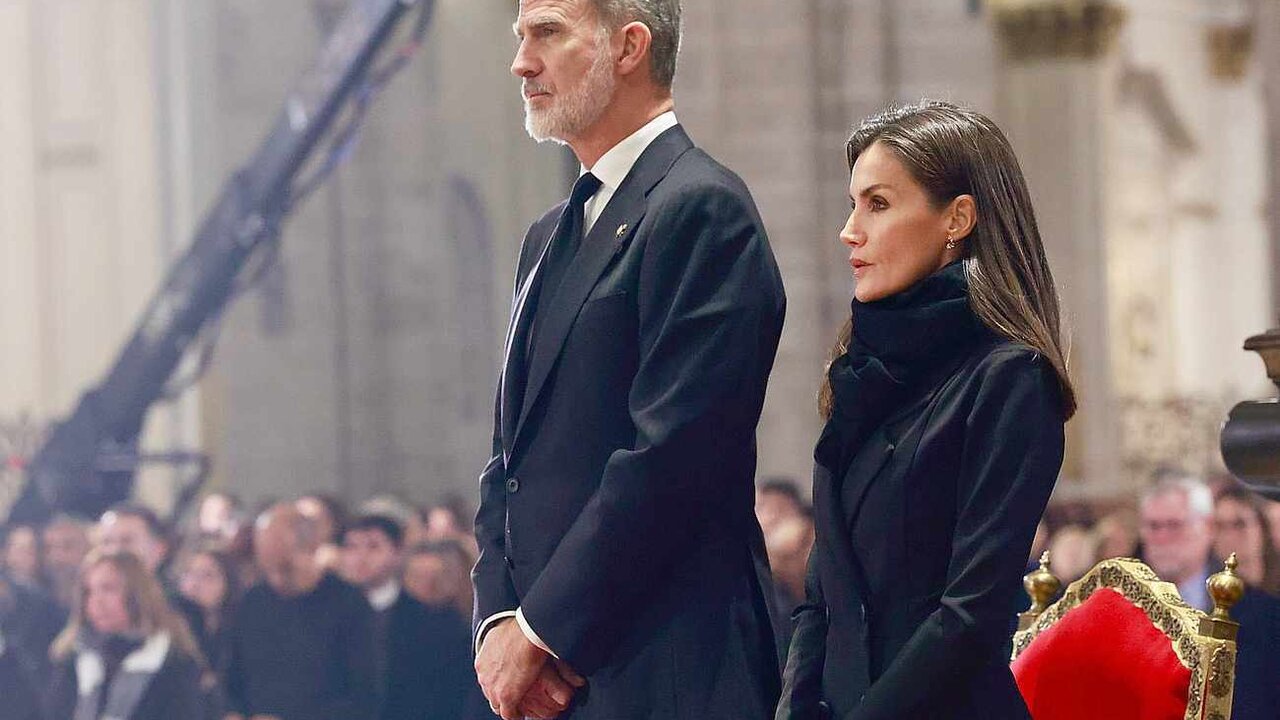 Los reyes, durante la misa celebrada en Valencia por las víctimas de la DANA.