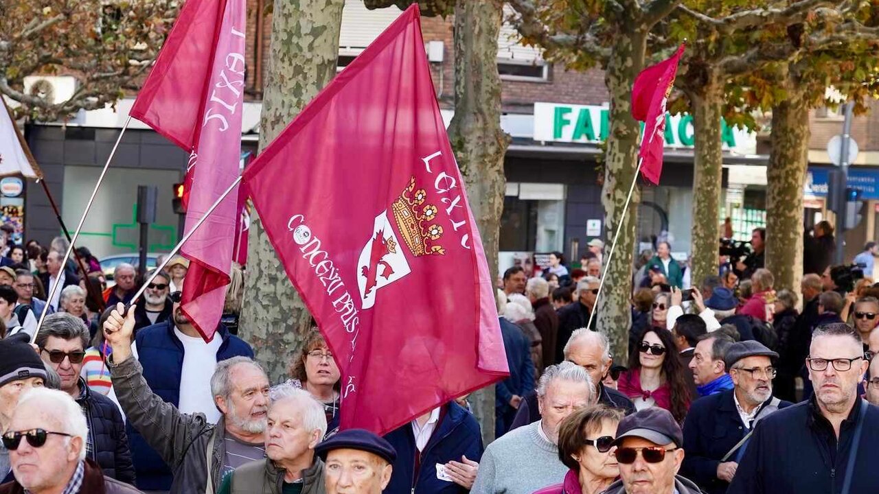 La Unión del Pueblo Leonés (UPL) apoya la concentración convocada por Conceyu País Llionés, junto a una veintena de asociaciones de Xuntaza Llionesista, que se celebrará el domingo 15 de diciembre . Foto: Peio García