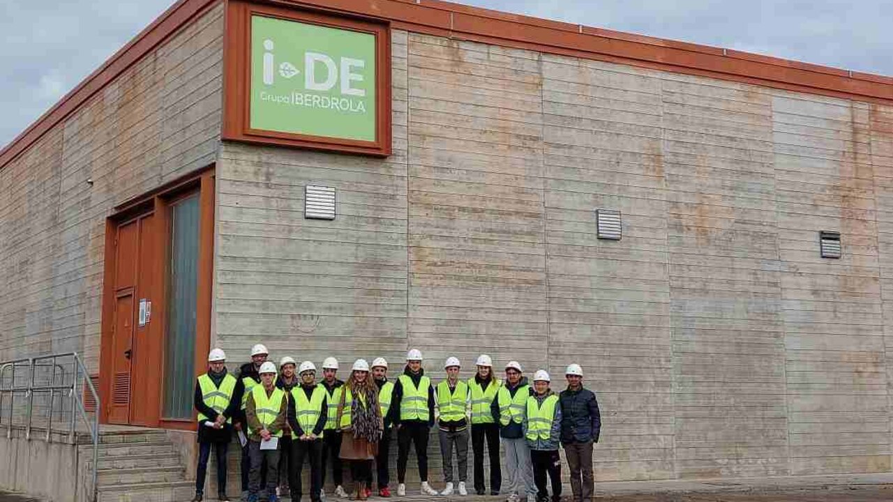 Los alumnos, a la conclusión de la visita a las instalaciones de Iberdrola.